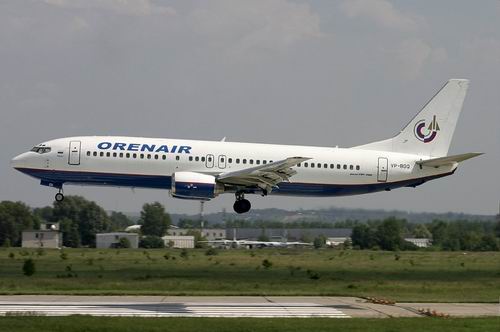 Оренбургский Boeing 737 совершил аварийную посадку